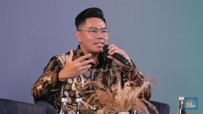 Foto: Professional Trader, Dennis SLL memberikan pemaparan dalam acara Kelas Cuan bersama Finex di ALILA SCBD, Jakarta, Sabtu (25/11/2023). (CNBC Indonesia/Faisal Rahman)